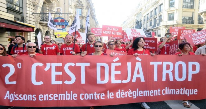 Fransızlar Küresel Isınmaya Dur Demek İçin Sokağa Döküldü