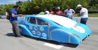 Üniversite Öğrencileri Tasarladıkları Elektrikli Araçlarıyla Kıyasıya Yarıştı