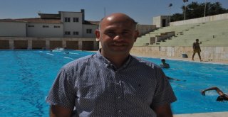 Bin 200 Çocuk Ve Genç Serinlemek İçin Olimpik Havuza Gidiyor