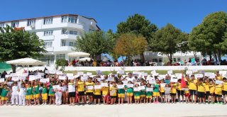 Yaz Okulu Öğrencileri Şenlik Havasında Sertifikalarını Aldı