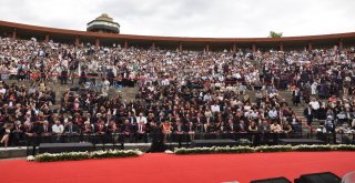 Maltepe Üniversitesi Mezunlarını Uğurladı