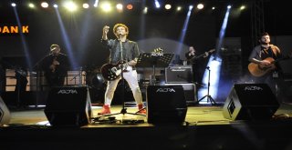 Şarkıcı Selçuk Balcı Ve Buray Hoşsöz Diyarbakırlıları Coşturdu