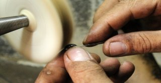 Oltu Taşına Hayat Veren Eller