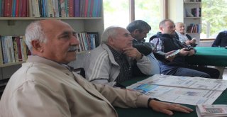 Kıraathanelerde Vatandaşlara Akıllı Telefon Eğitimi