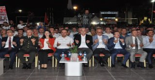 Manisalılar 15 Temmuzda Yine Meydanı Doldurdu