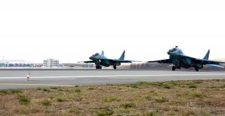 Türk Ve Azeri Savaş Uçaklarından Ortak Uçuş