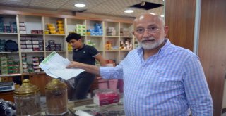 Esnaf, Dolar Bozdurana Türk Kahvesi Dağıtıyor