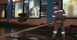 Antalya'da yollar yıkanarak dezenfekte ediliyor