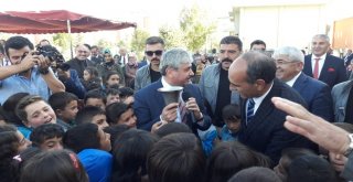 Karsta Güneş Altında Kalan Öğrencileri Vali Doğan Kurtardı