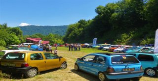 Arabaları Sayesinde Aile Gibi Oldular