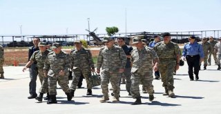 Genelkurmay Başkanı Akar Suriye Sınırındaki Birliklerde Denetlemelerde Bulundu