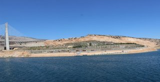 Siverekte Görev Yapan Sağlıkçılar Fırat Nehrini Gezdi