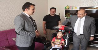 Vali Ustaoğlu, Engelli Narini Evinde Ziyaret Etti