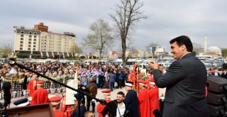 Başkan Dündara Belediye Personelinden Coşkulu Karşılama