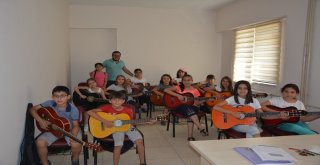 Gitar Ve Bağlama Kursuna Yoğun İlgi