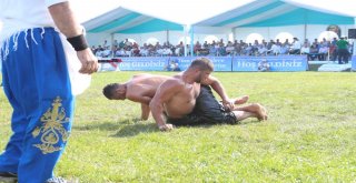 Arnavutköyde Yağlı Güreşin Şampiyonu Hüseyin Gümüşalan