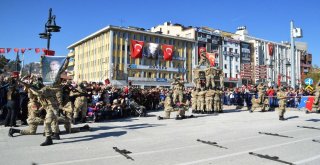 Cumhuriyet Coşkusuna Jandarma Timlerinin Gösteriler Damga Vurdu