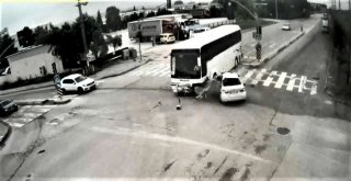 Servis Otobüsü Lüks Otomobile Böyle Çarptı