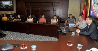 Türkmenistan Büyükelçisi Amanlıyevden Saçı Lastiklere Dolanan Öğrenciye Ziyaret