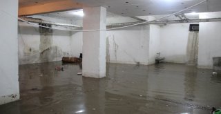 Suda Mahsur Kalan Minibüse İlginç Kurtarma