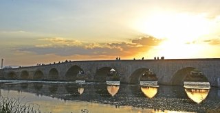 Özel Günlerini Murat Köprüsünde Ölümsüzleştiriyorlar