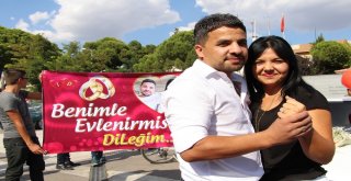 Otomobil Tutkunundan İlginç Evlilik Teklifi