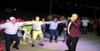 Arnavutlar Kültür Gecesiyle Coştu