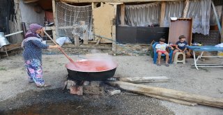 Salçaya Kadın Eli Değdi