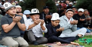 Dünya Müslümanları Bayram Namazında Buluştu