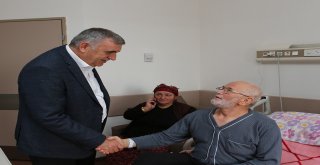 Başkan Toçoğlu Saüeahta Yatan Hastaları Ziyaret Etti