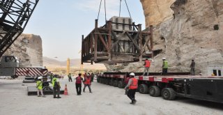 600 Yıllık Hasankeyf Kale Kapısı Taşındı