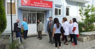 Burhaniyede Sağlıkçılar Yaşlıları Sevindirdi