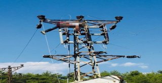 Elektrikçi, Bakım Yapmak İstediği Trafoda Akıma Kapıldı