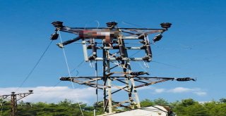 Elektrikçi, Bakım Yapmak İstediği Trafoda Akıma Kapıldı