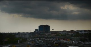 İstanbulu Kara Bulutlar Sardı
