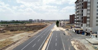 Vatandaş İnat Etti, Ev Yolun Ortasında Kaldı