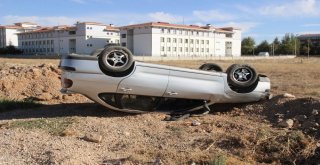 Öğrenci Servisiyle Çarpışan Otomobil Takla Attı: 3 Yaralı