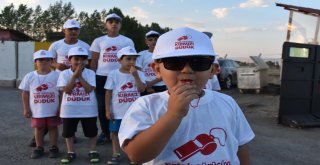 Çocuklar Kırmızı Düdükle Vali Yıldırımın Aracını Durdurdu