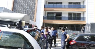 Asansörde Bir Saat Mahsur Kaldılar