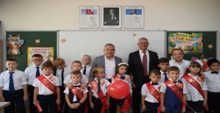 Rus Okulunun İlk Ders Zili Başkan Böcekten