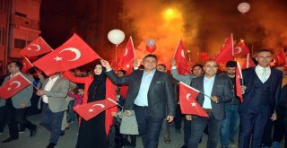 İzmirdeki Cumhuriyet Coşkusu Gece Boyu Devam Etti