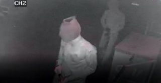 Maskeli Hırsızlar Bakkaldan 8 Bin Liralık Soygun Yaptı