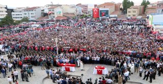 Şehit Anne Ve Oğluna Gözü Yaşlı Veda