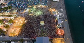 Zeytinli Rock Festivali 250 Bin Kişinin Katılımıyla Sona Erdi