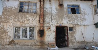 Belediye Ekipleri Çöp Evi Temizledi