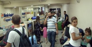 İstanbul Otogarında Bayram Yoğunluğu Akşam Saatlerinde De Devam Etti