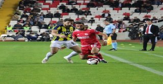 Spor Toto Süper Lig: Dg Sivasspor: 0 - Fenerbahçe: 0 (İlk Yarı)