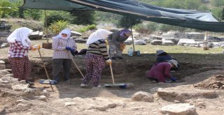 Tarihe Kadın Eli