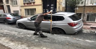 (Özel) Beyoğlunda Yol Çöktü, Cip İçerisine Saplandı