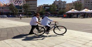 20 Günde 700 Kişi Bisiklet Sürmeyi Öğrendi